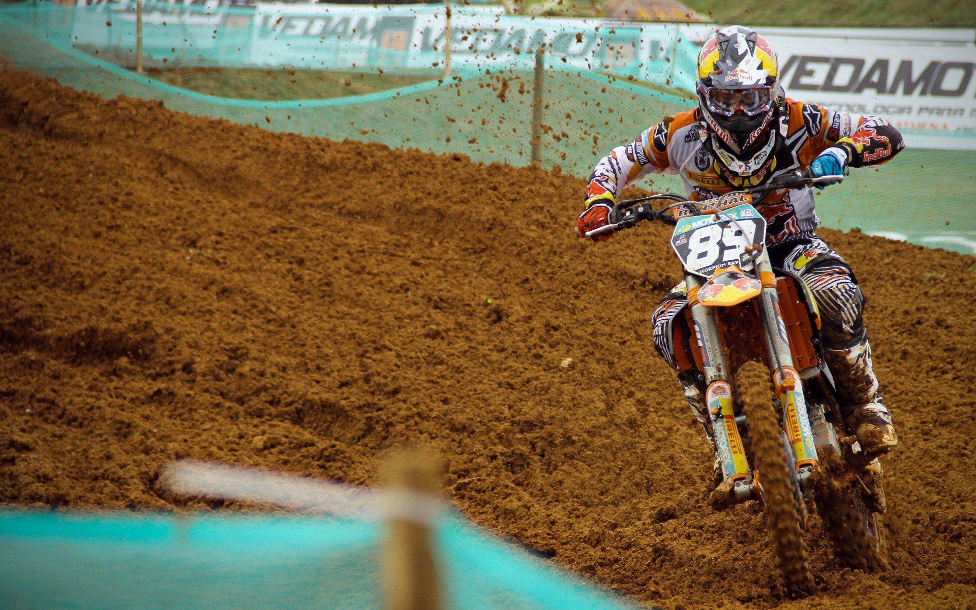 爱游戏官网-感恩节球馆灯火通明，VJ-埃齐库姆直播苦练引热议，努力是永不落幕的节日