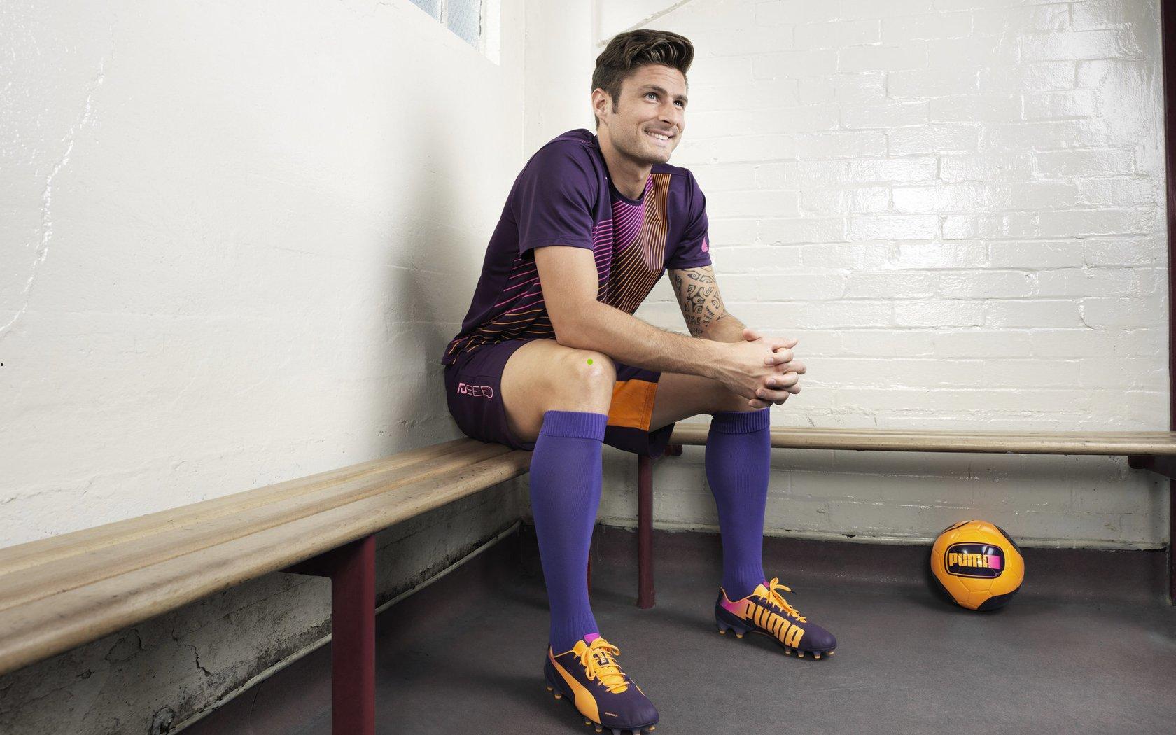 阿尔瓦雷斯，全场一记捡空门进球零助攻，为何他仍是转会市场亿元先生？