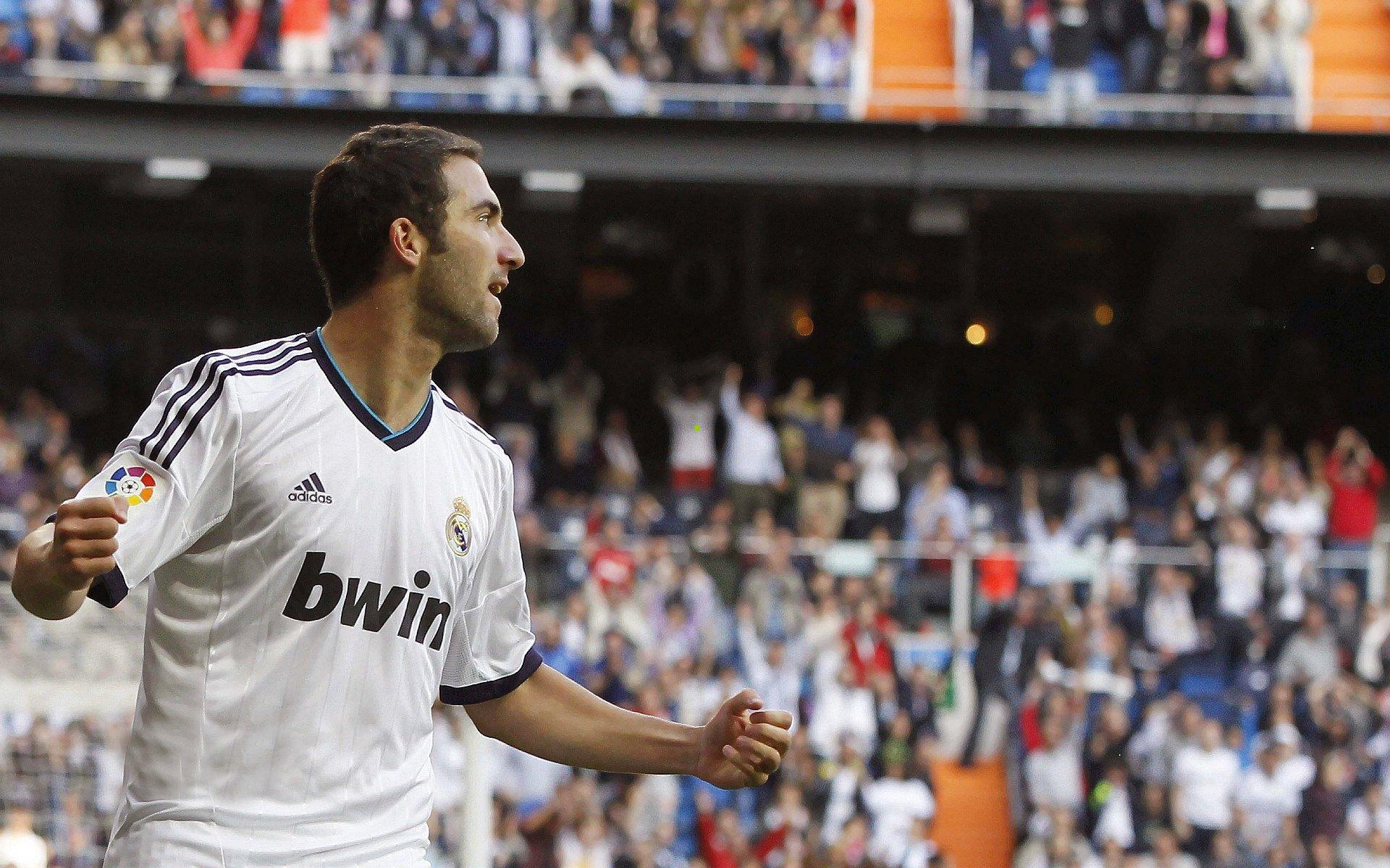 爱游戏官网|布鲁诺滑倒破门+神奇助攻！曼联4-1大胜垫底狼队，英超排名飙升六位重返前六